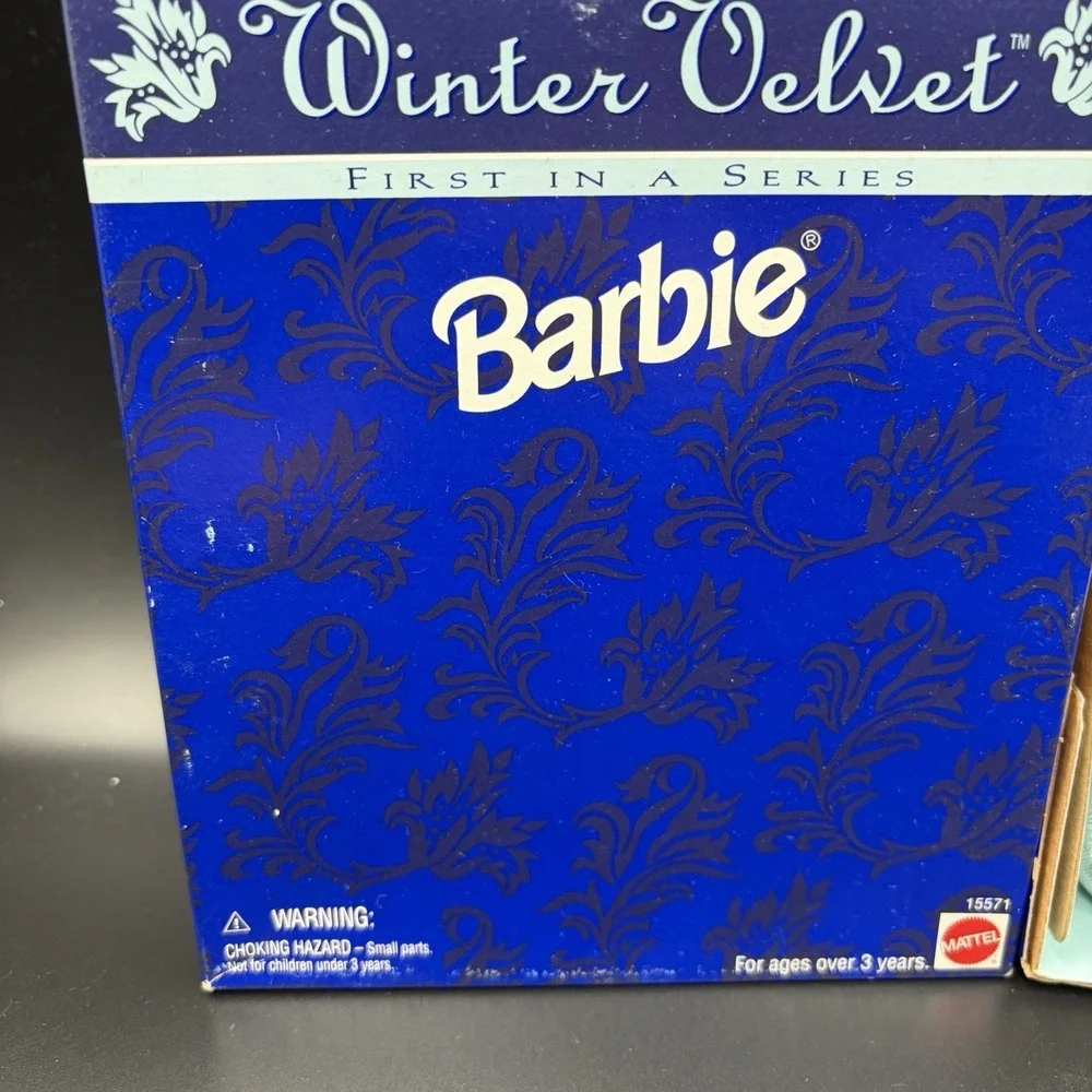 Vintage‎ Winter Velvet Barbie Mattel 1995 Special Edition Avon Exclusive #15571